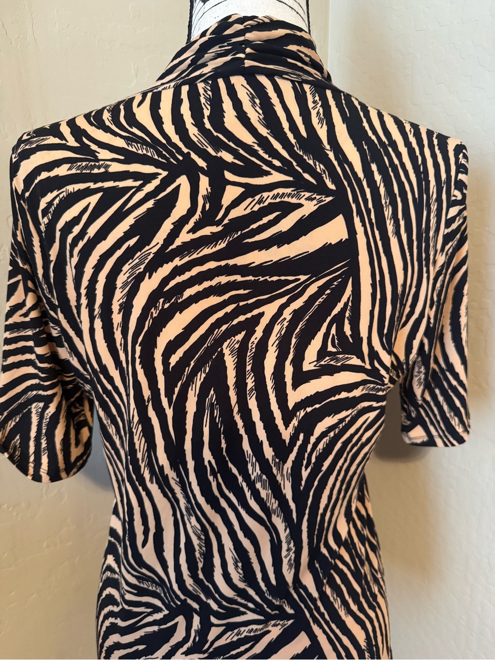 Carmen Marc Valvo Women's Short Sleeve Blouse Tiger Print Medium - Picture 5 of 10